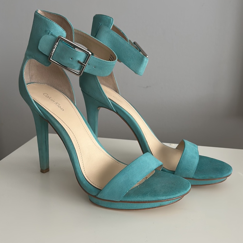 Calvin Klein Vivian Kid Suede Stiletto Sandals in Teal size 10 with box